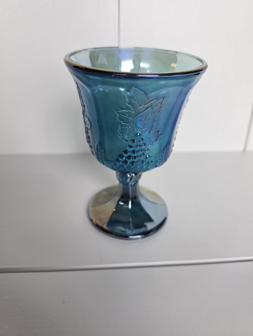 VINTAGE INDIANA IRIDESCENT BLUE CARNIVAL GLASS HARVEST GRAPE GOBLET. NEW. 5”T.
